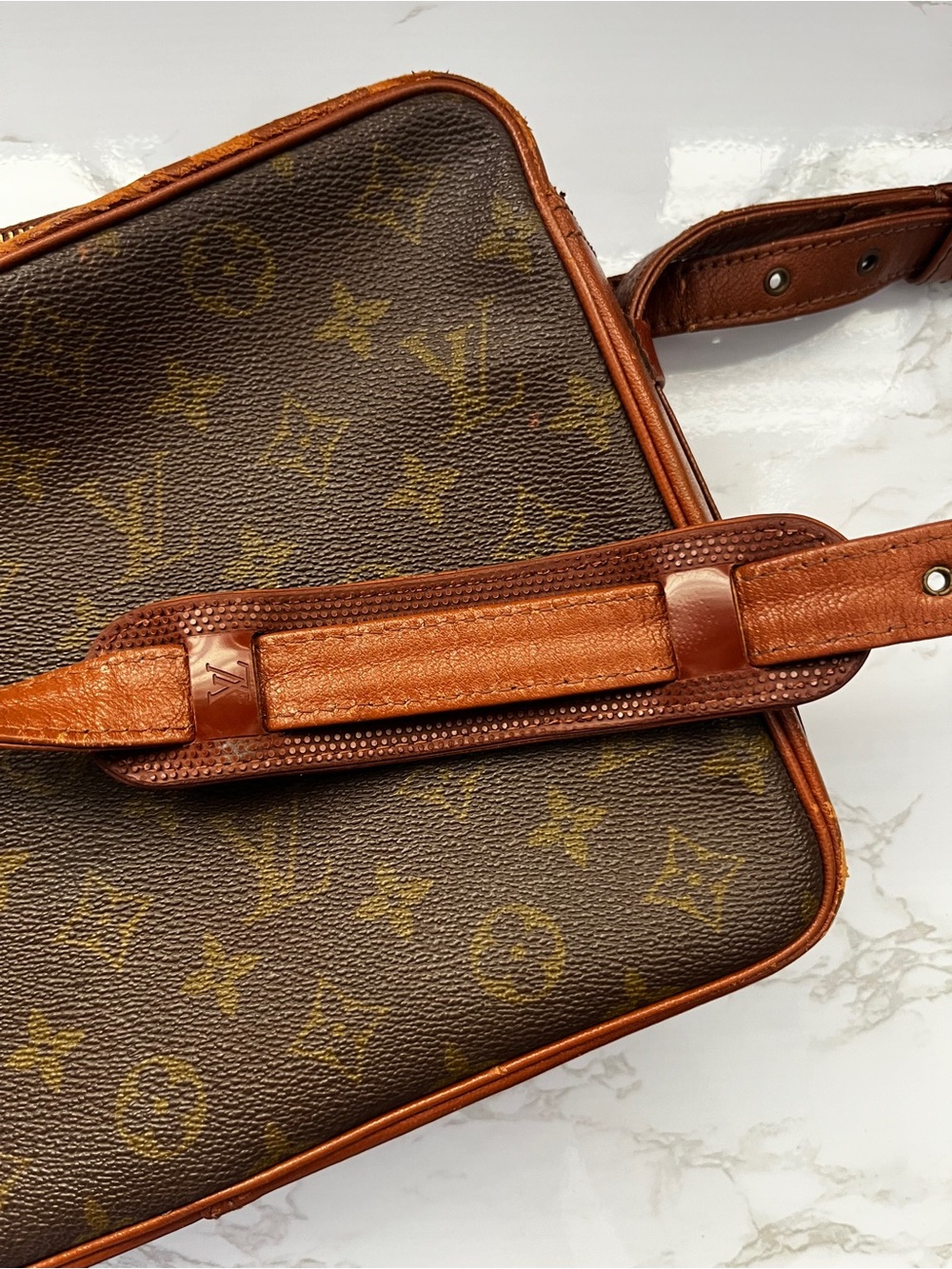 Vintage 1970s Louis Vuitton Crossbody with Tan Trim - Picture 2 of 13